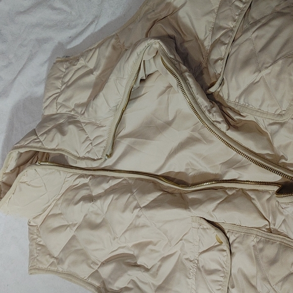 Woolrich Quilted Down Vest - Picture 9 of 10